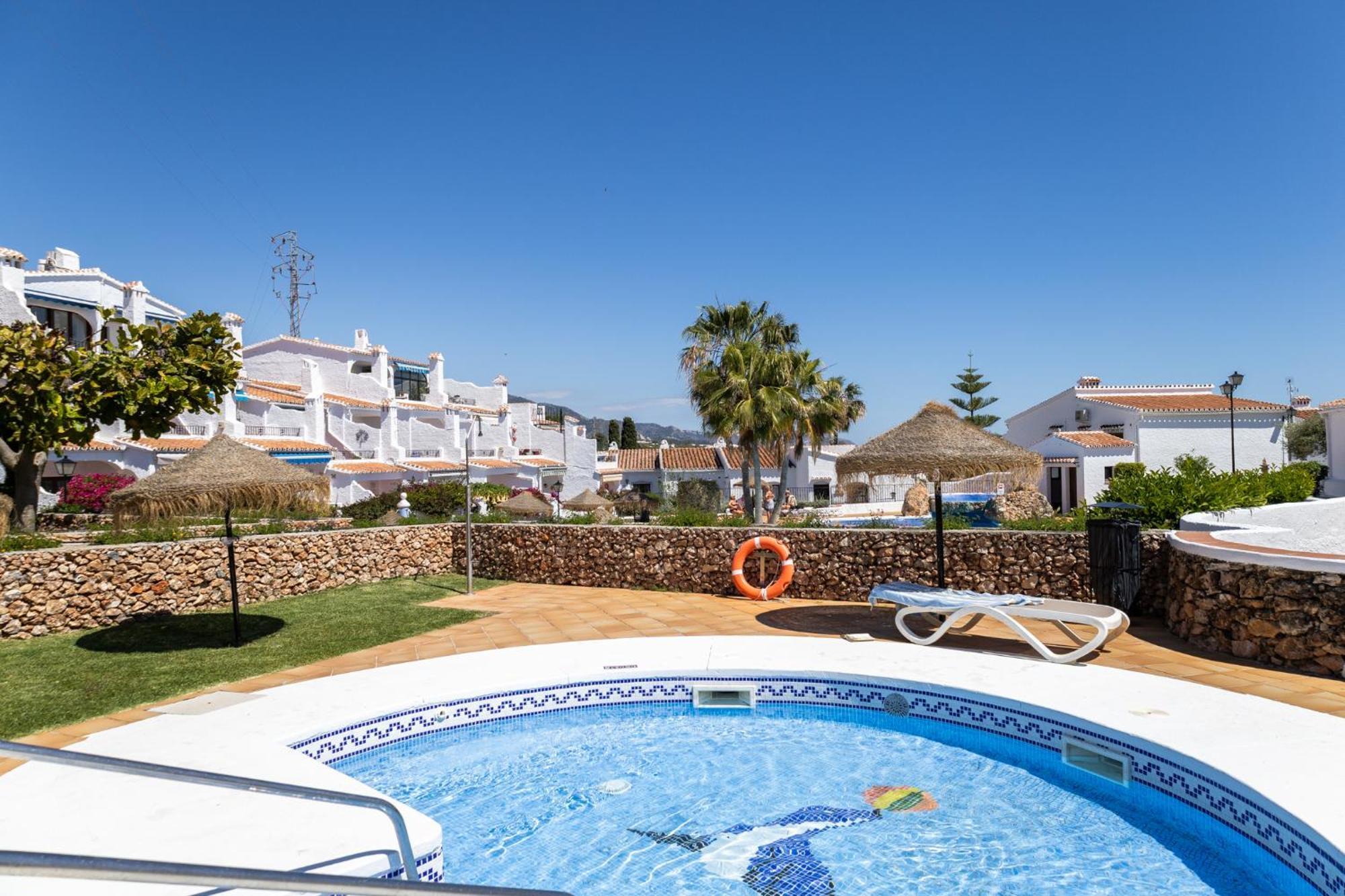 Capistrano Village, 1 Bedroom + Free Wi-fi * Nerja
