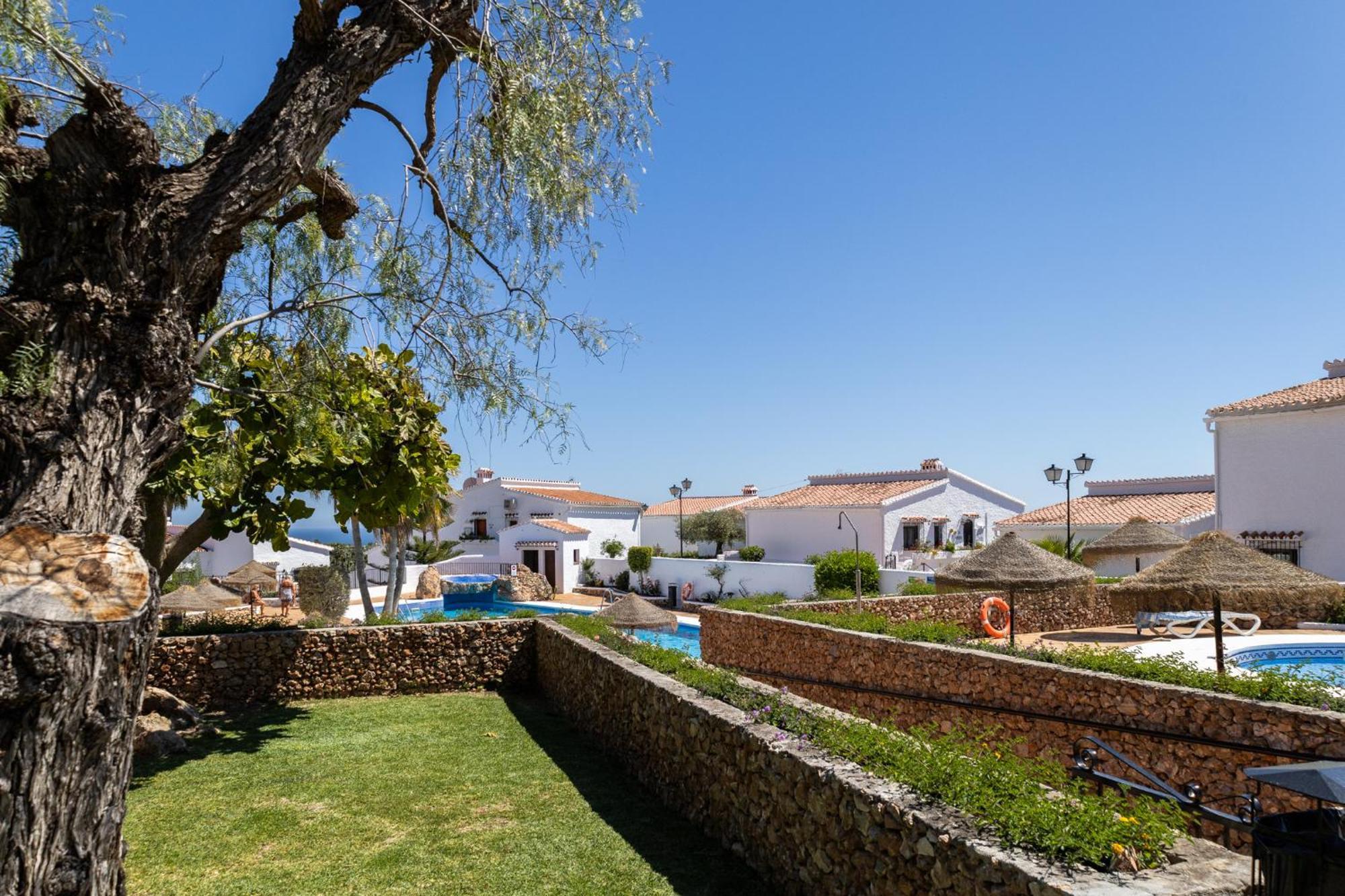 Capistrano Village, 1 Bedroom + Free Wi-fi * Nerja